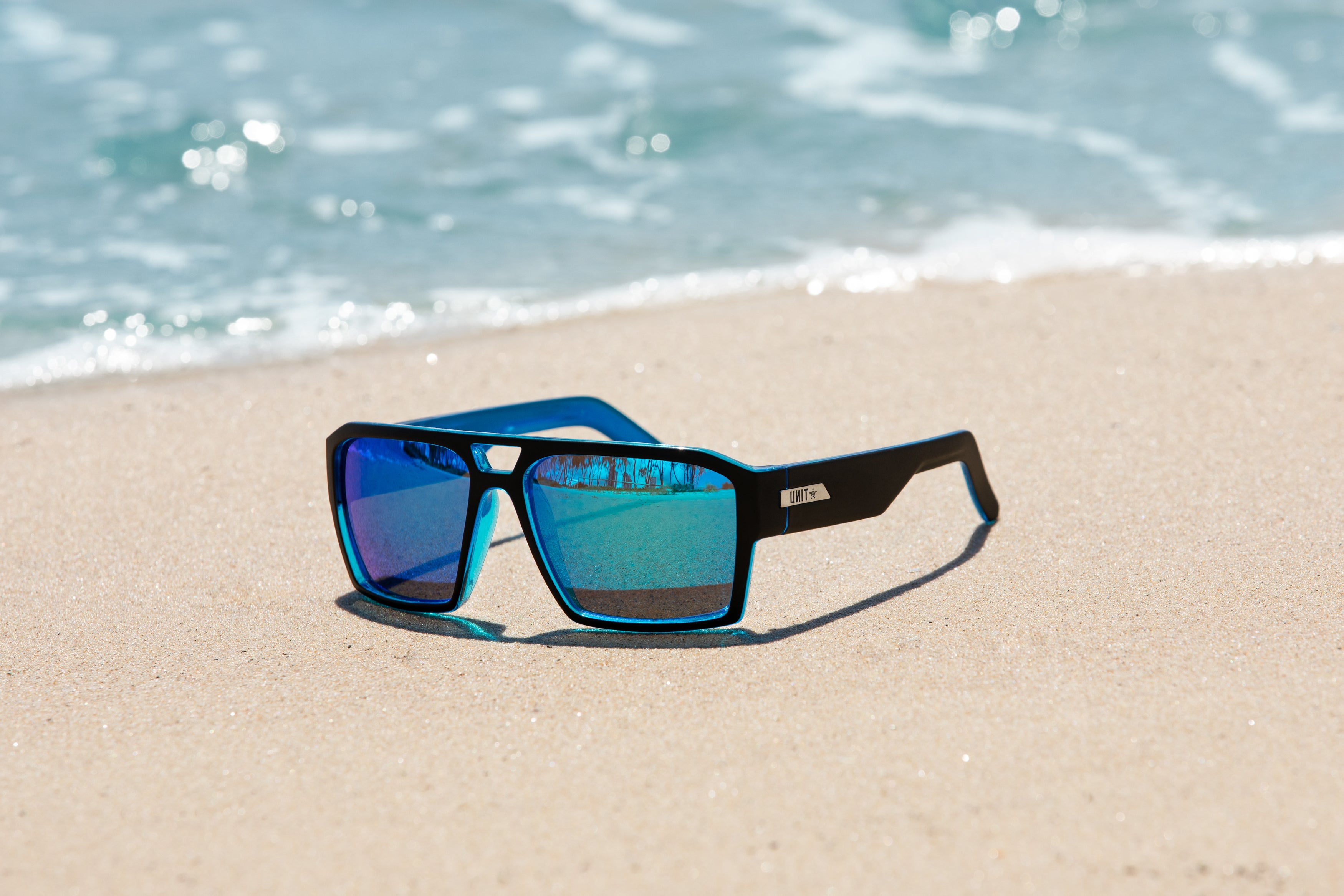 Blue hotsell polarised sunglasses